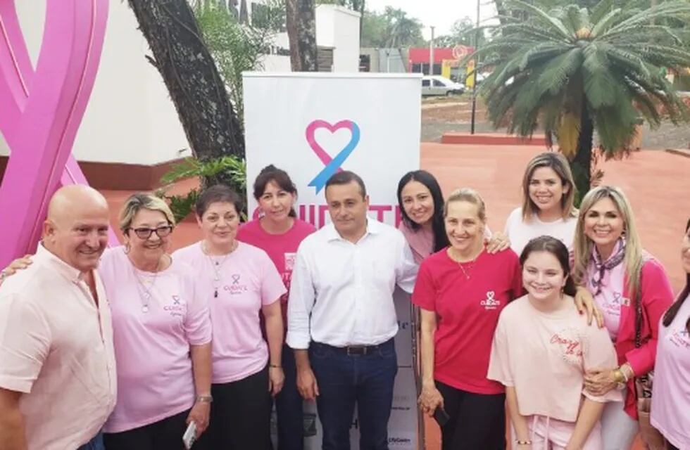 Puerto Iguazú: inauguran un lazo simbólico como prevención del cáncer de mama.