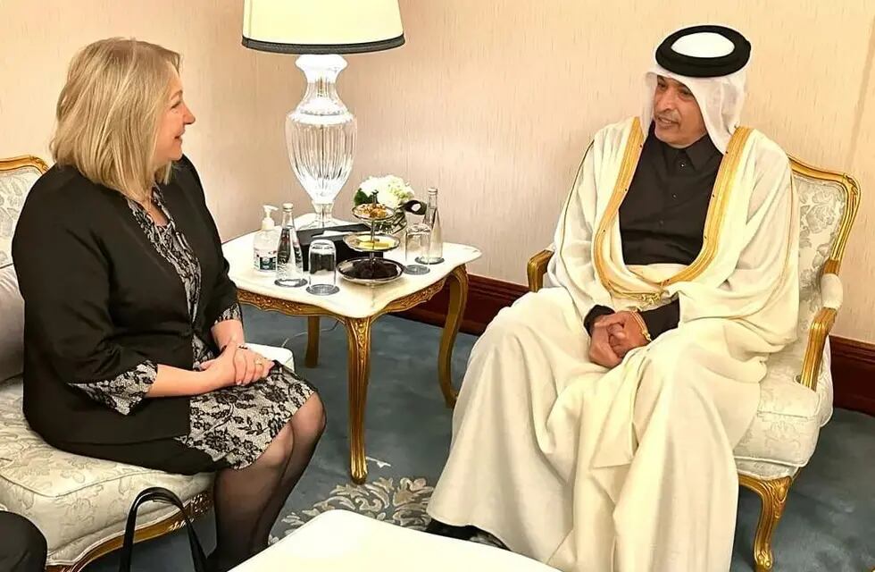 La senadora Silvia Giacoppo se reunió en Doha con S.E. Hassan bin Abdulla Al-Ghanim, presidente de la Shura de Qatar.