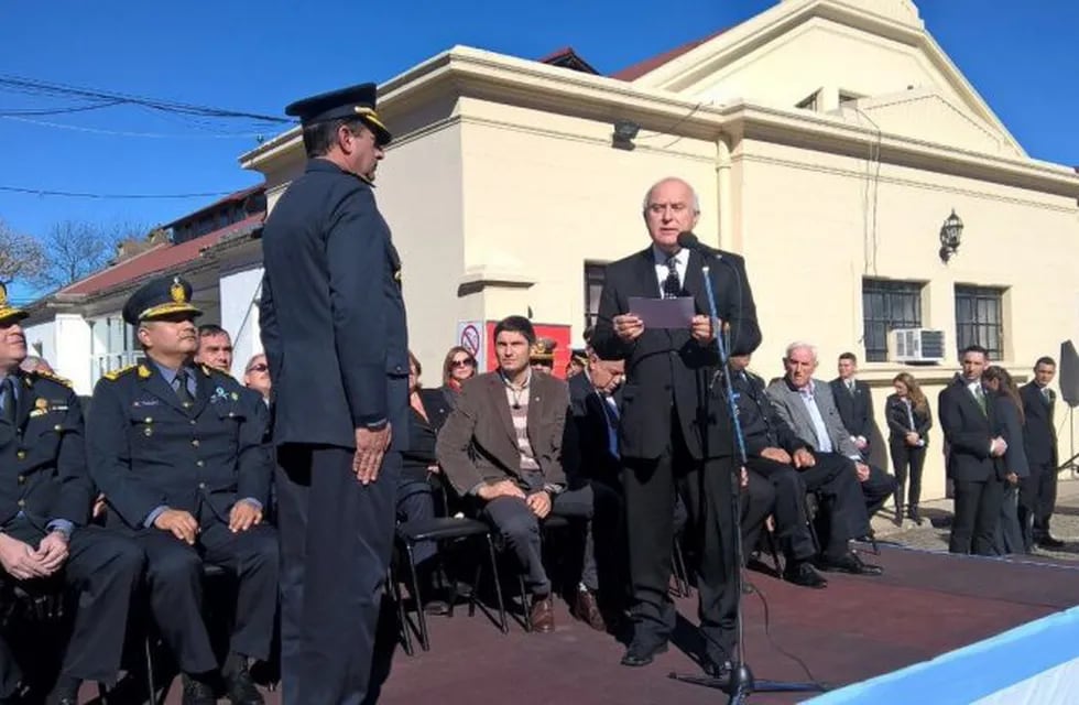 El gobernador Miguel Lifschitz le tomó juramento al flamante funcionario. (@MinSegSF)