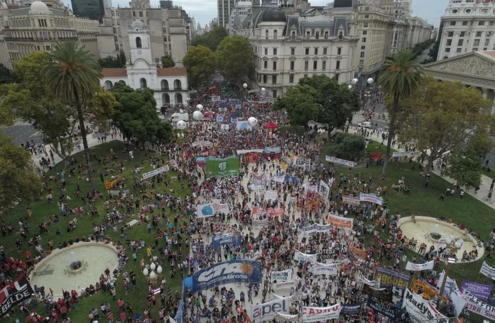 Organizaciones de izquierda se movilizaron este Día de la Memoria. (Foto: Clarín)