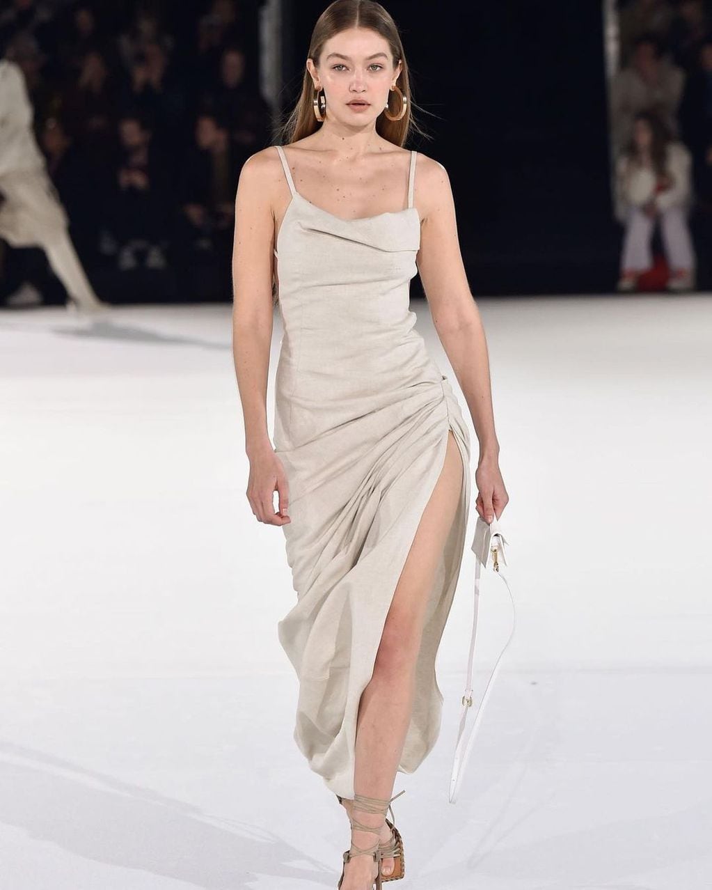 Gigi Hadid es conocida por su participación en pasarelas de lujo.