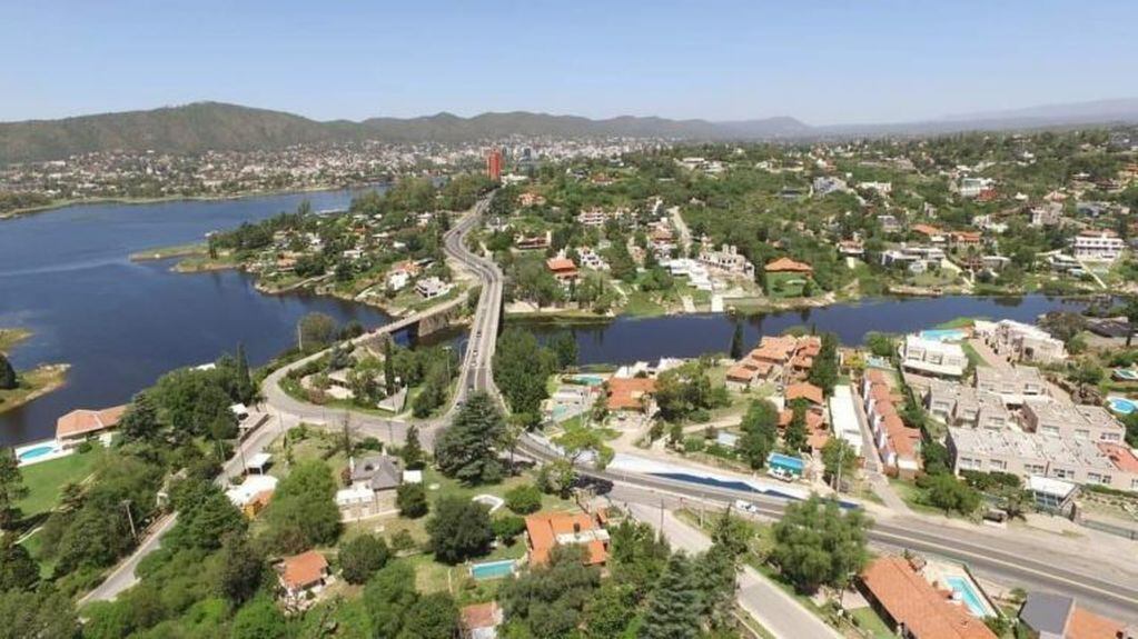 Villa Carlos Paz desde las alturas. (Foto: Facebook / Municipalidad VCP).