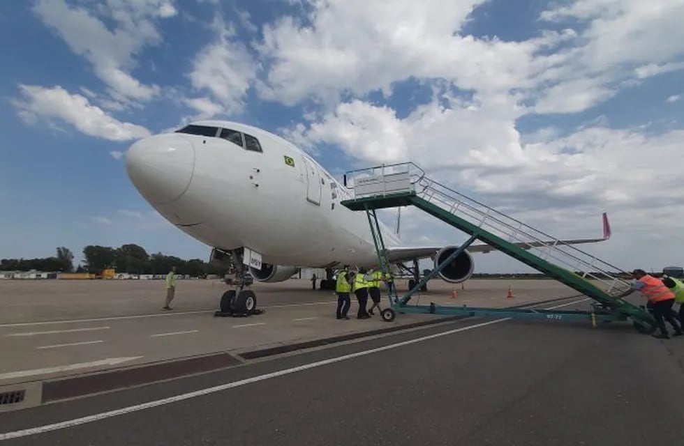 El avión que unirá Malvinas con Córdoba. (@andreslavallen)