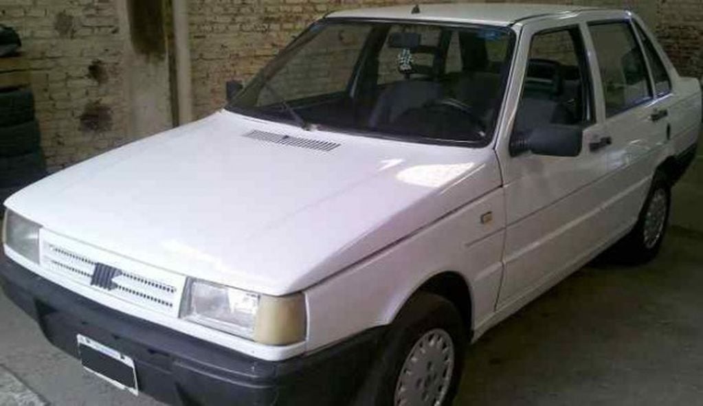 Ejemplo de auto, marca FIAT, modelo Duna, color blanco (Web).