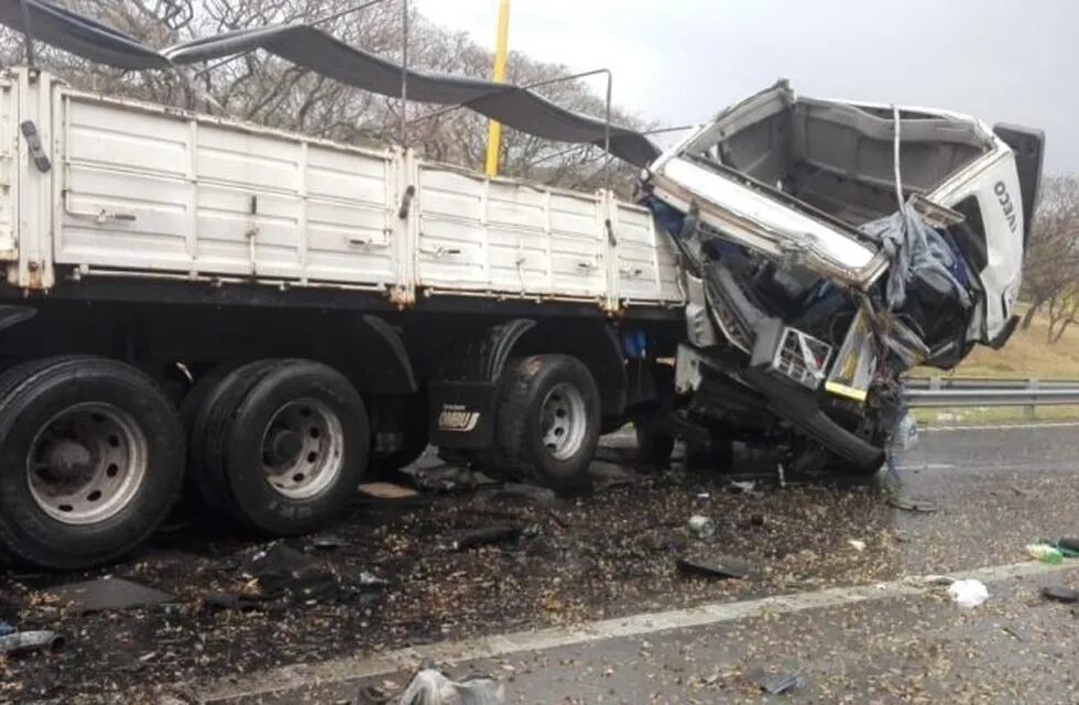 Un camión chocó y murió su conductor en Jujuy