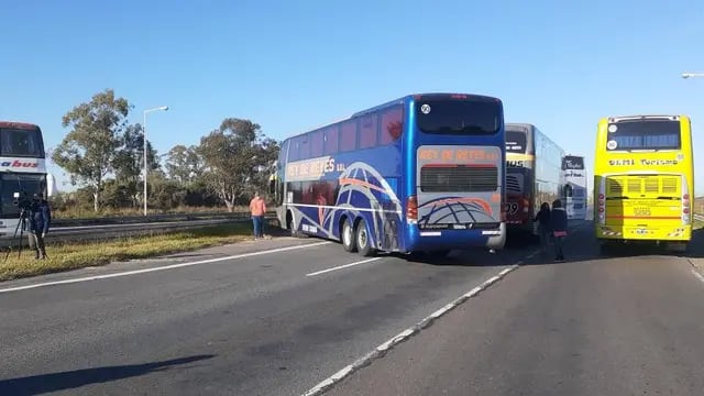 Corte total en la Autopista Rosario - Santa Fe por un reclamo de operadores turísticos