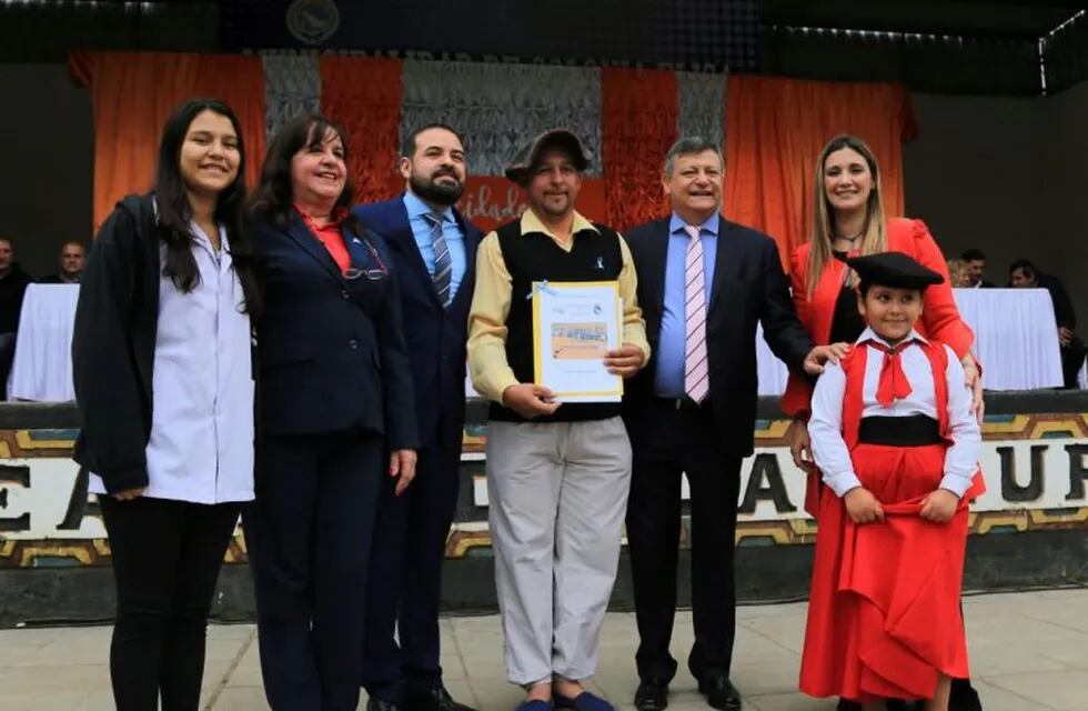 Peppo participó del acto por el aniversario de la localidad. (Prensa Gobierno)