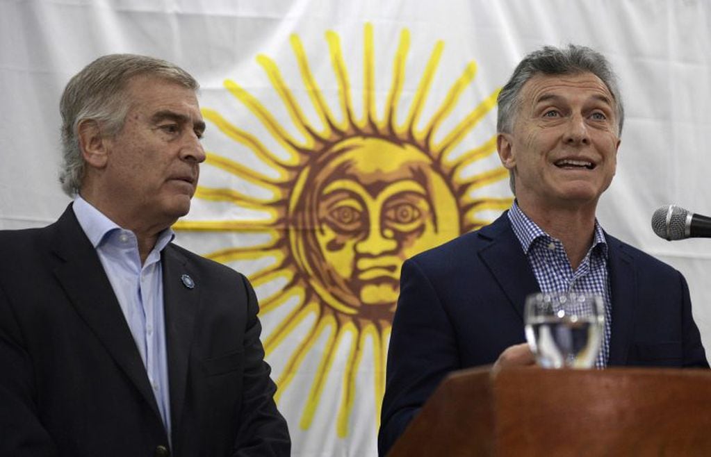 -Argentine President Mauricio Macri (R) speaks next to Defence Minister Oscar Aguad, during a press conference after a meeting with the high command of the Argentine Navy at their headquarters on November 24, 2017.
Argentina's President Mauricio Marci on Friday demanded an inquiry to "know the truth" about what happened the missing San Juan submarine that disappeared with the loss of 44 crew members. Speaking to reporters at the headquarters of the Argentine navy, Macri said the tragedy "will require a serious, in-depth investigation that will yield certainty about what has happened."
 / AFP PHOTO / JUAN MABROMATA ciudad de buenos aires Mauricio Macri Oscar Aguad desaparicion del submarino ARA San Juan conferencia de prensa del presidente