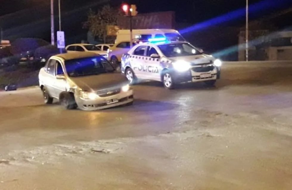 Policía ebrio chocó a un taxista en Neuquén. (Foto: Cortesía @lucasjaranqn)
