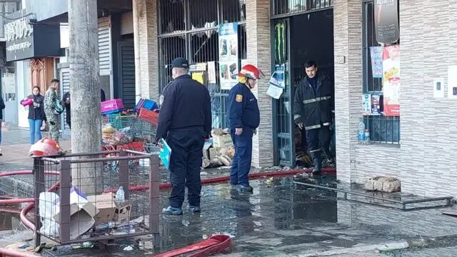 Posadas: incendio en un supermercado chino consumió parte del local