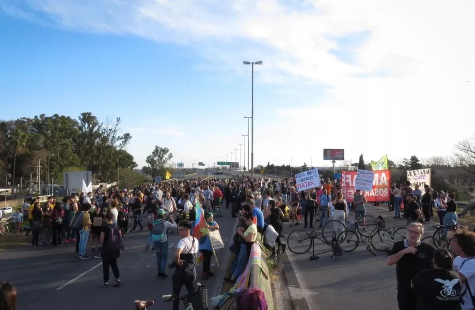 La manifestación comenzó cerca de las 16 y el tránsito se reabrió al final de la tarde.