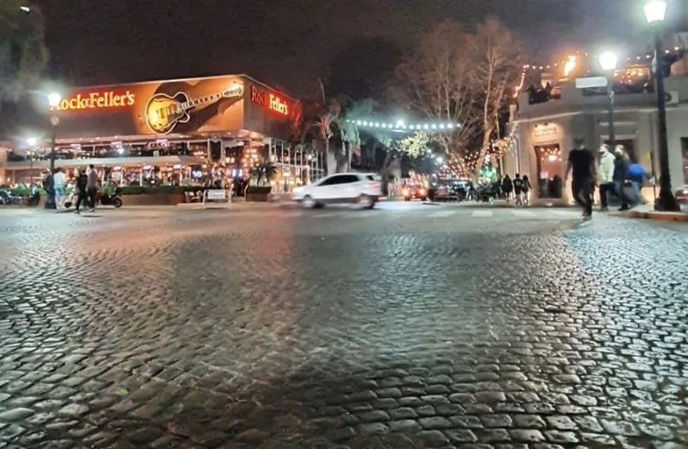 Los bares de Pichincha son los más perjudicados por la restricción horaria. (Vía Rosario)