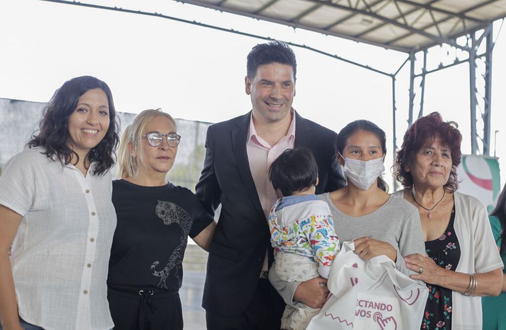 "Es una alegría poder participar de esta entrega", dijo la diputada Chaher (izq.) en el acto realizado por el ENACOM en San Salvador de Jujuy.