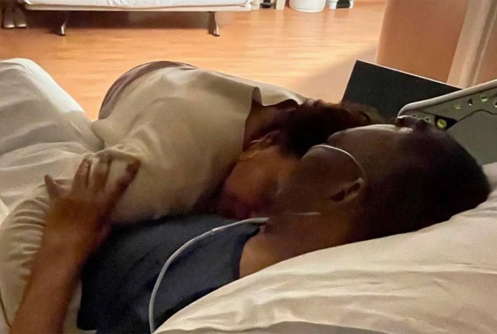 La foto que publicó la hija de Pelé desde el hospital donde su padre lucha contra un cáncer (Instagram).