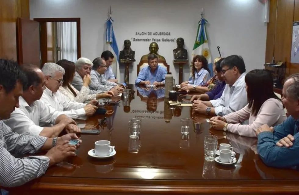 Peppo se reunió con intendentes de Cambiemos para analizar alternativas económicas ante la quita del Fondo Sojero. (Foto: @domingopeppo)