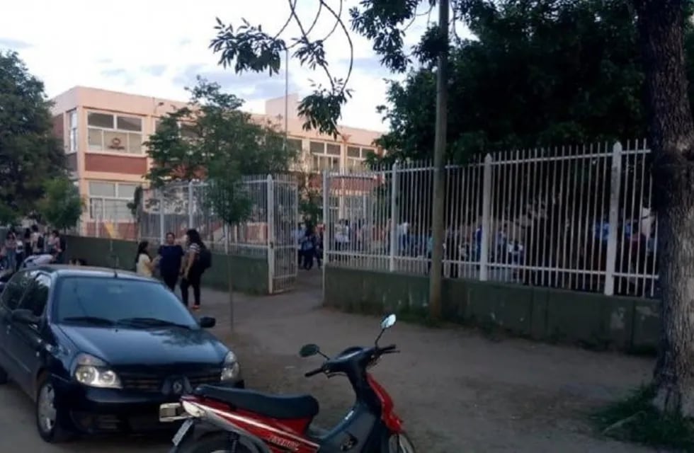 Violenta agresión en establecimiento educativo de Colón\nCrédito: AHORA