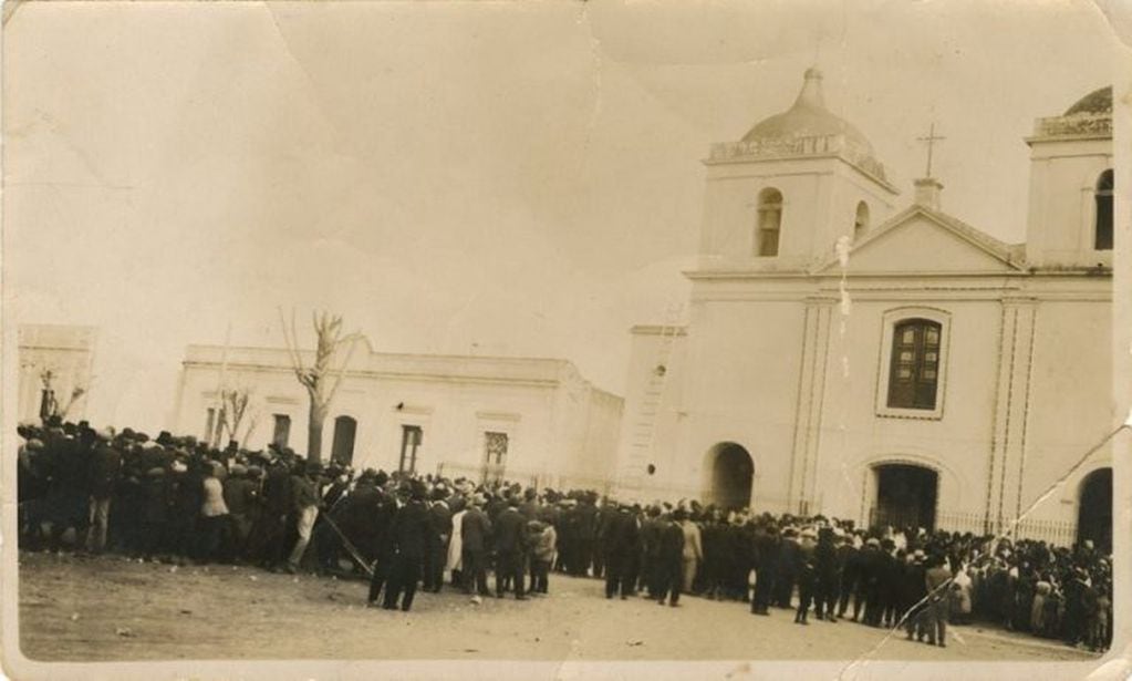 Tercer Templo Parroquial: En honor a Santa Rosa de Lima frente a la Plaza actual. Fiestas Patronales en la década del ´20