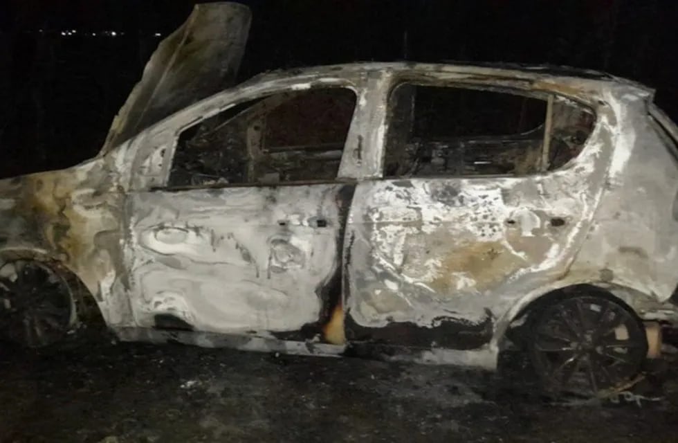 Encontraron incendiado el auto de Omar Fernández, asesinado durante el robo en Rosario.