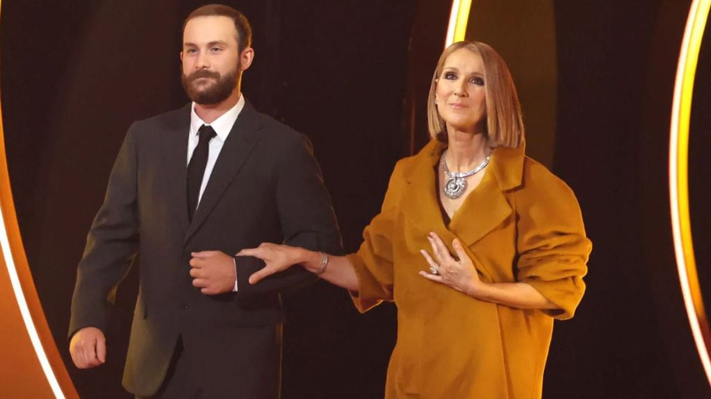 Céline Dion junto a su hijo René-Charles Angelil en los premios Grammy.