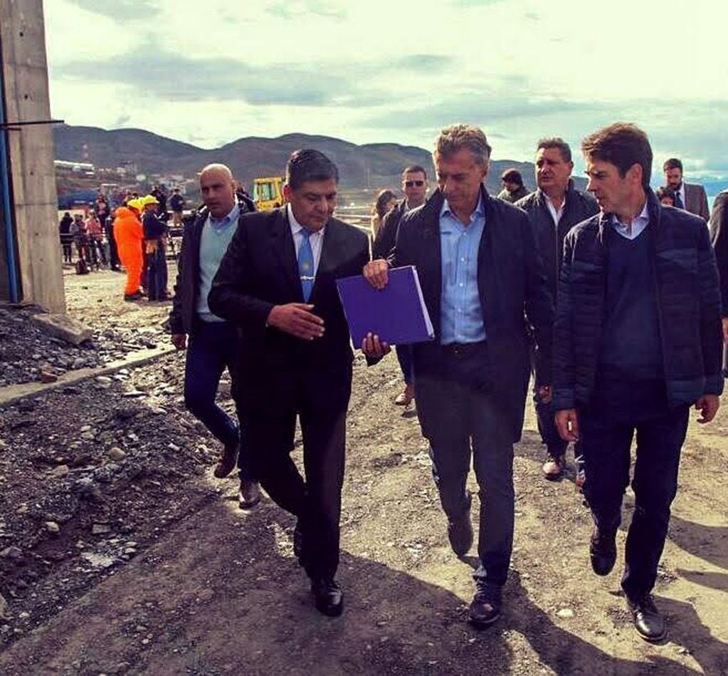 Vicegobernador de Tierra del Fuego Juan Carlos Arcando y el Presidente de la Nación Mauricio Macri en Ushuaia.