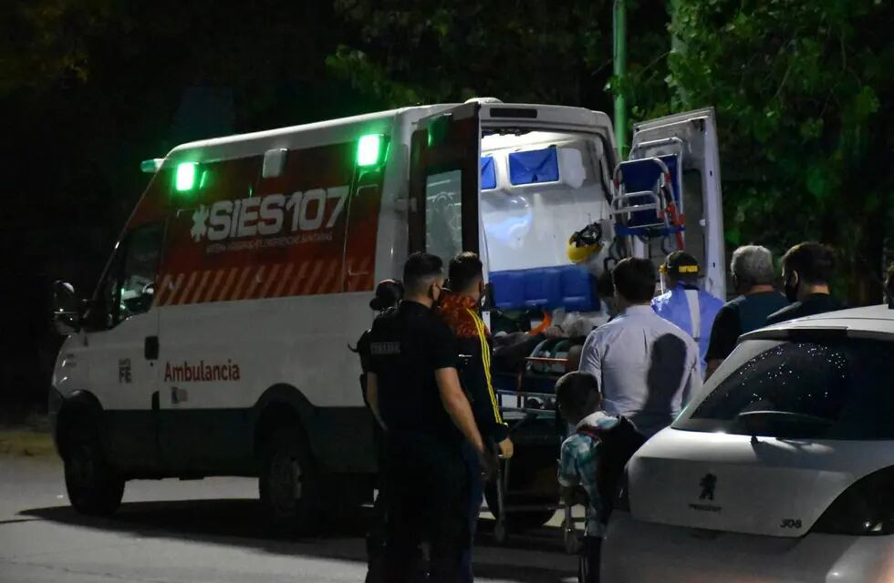 Dos jóvenes fallecieron tras un choque en Navidad. El siniestro vial ocurrió en Puerto General San Martín. Tiago Molina y Alexander Lara iban en moto cuando impactaron contra un Toyota Corolla.