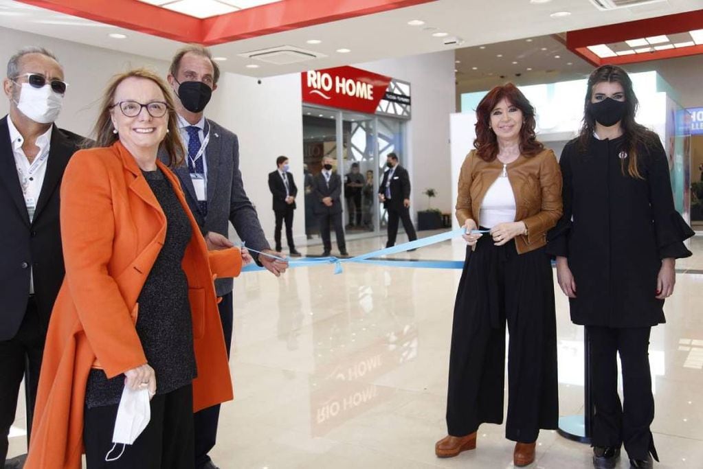 Cristina Kirchner encabezó la inauguración de la Zona Franca en Santa Cruz junto a la gobernadora (Foto Vicepresidencia)