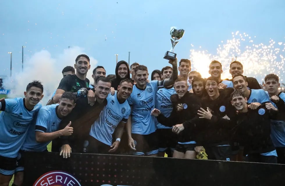 Belgrano festejó en Uruguay el título conquistado al vencer en la final a Danubio. (@Belgrano)