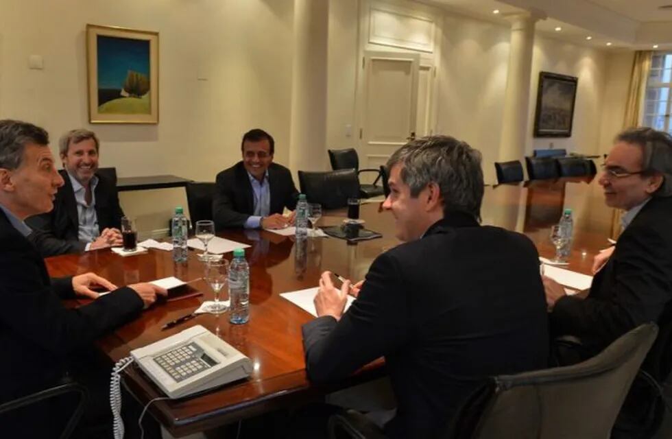 Macri, en una reunión con Peña, Frigerio y los vices Quintana y Lopetegui (Foto de archivo)