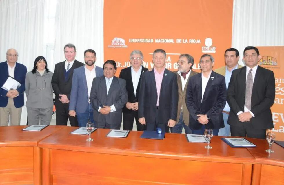 Firma convenio UNLaR y municipios