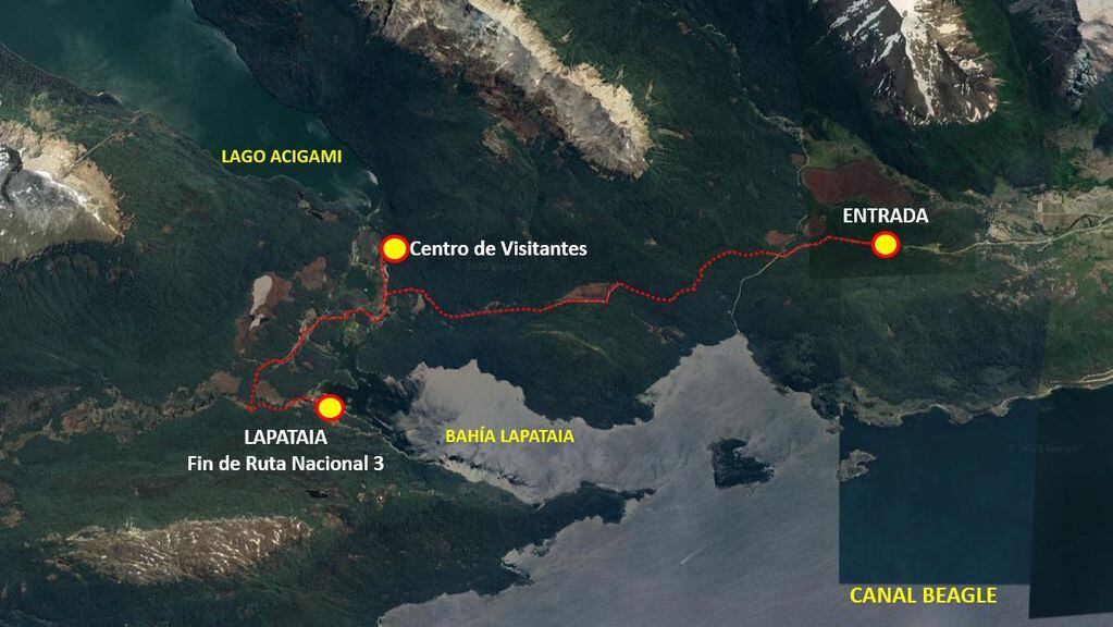 El Centro de Visitantes se ubica a 8 kilómetros desde la entrada del Parque Nacional Tierra del Fuego. En el recorrido se puede disfrutar de grandes paisajes, donde se avistará flora y fauna autóctona, además de las variaciones geográficas del lugar.