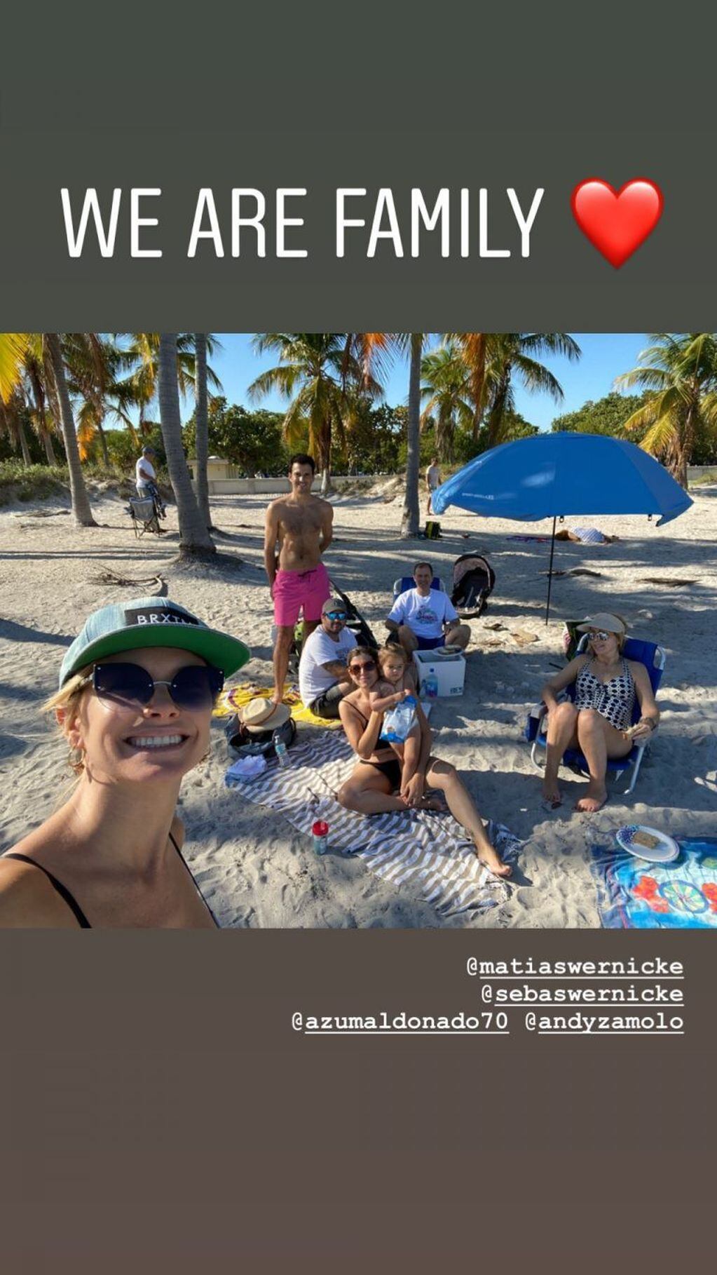 Sofía Zámolo se fotografió junto a su familia en la playa (Foto: Instagram/ @sofiazamolo)
