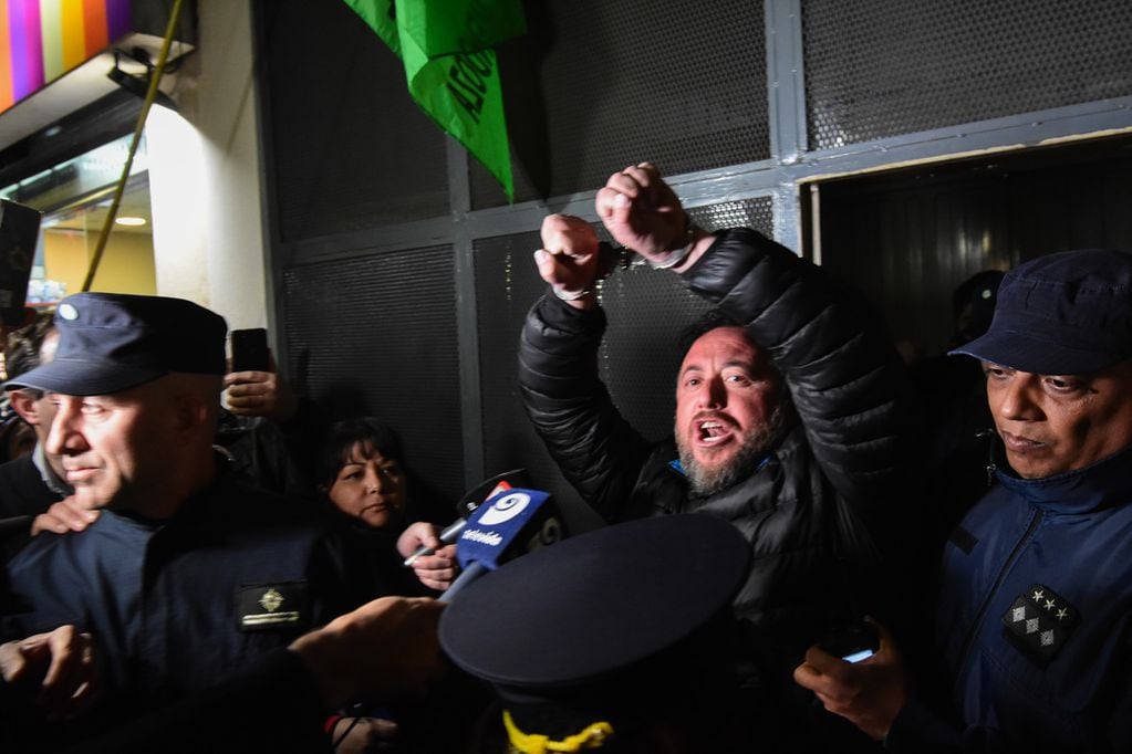 Trasladan a la cárcel al gremialista Roberto Macho, paragan una fianza para recuperar la libertad. 
Foto; Mariana Villa / Los Andes