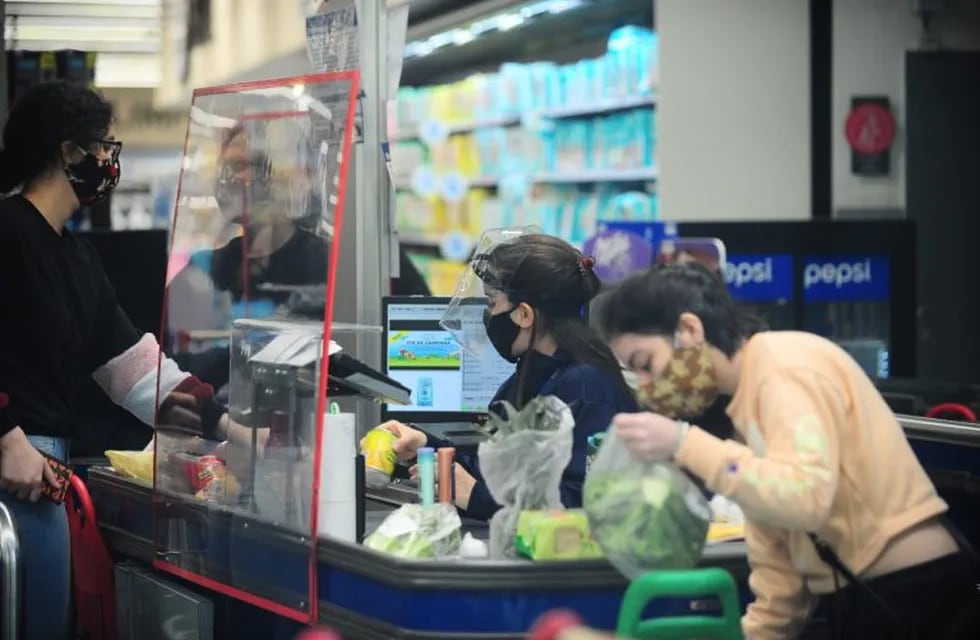 Empleados de supermercados cobrarán un bono de hasta 13 mil pesos. (Foto de archivo, Los Andes)