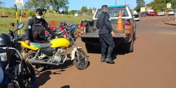 Efectivos policiales secuestran motocicleta en Oberá