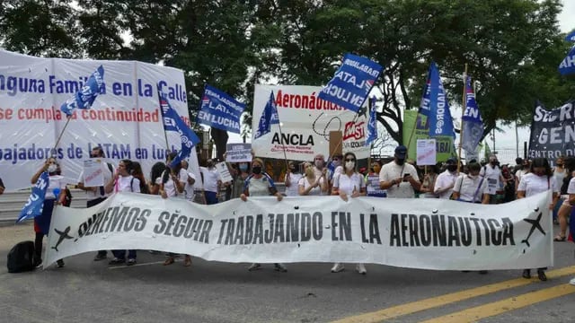 Protesta de trabajadores de Latam en Aeroparque