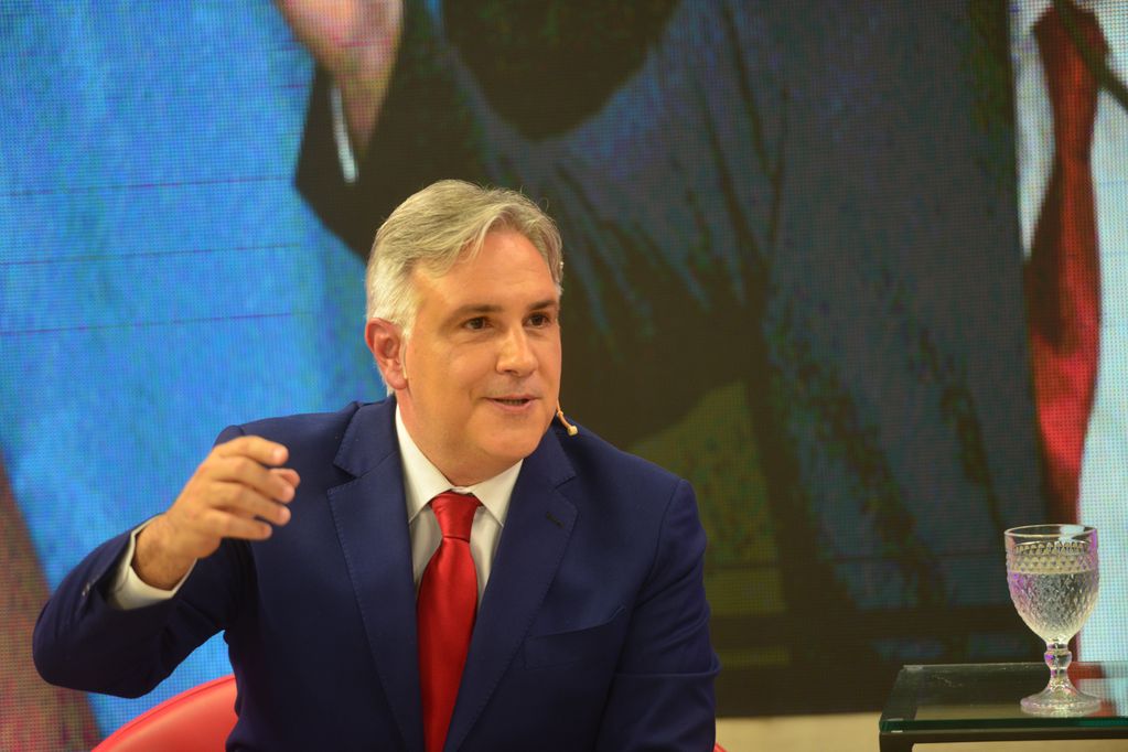 El gobernador de Córdoba Martín Llaryora en Voz y Voto