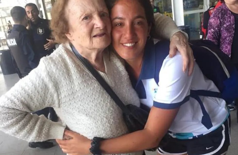 Ayudó a una abuela perdida en La Plata.