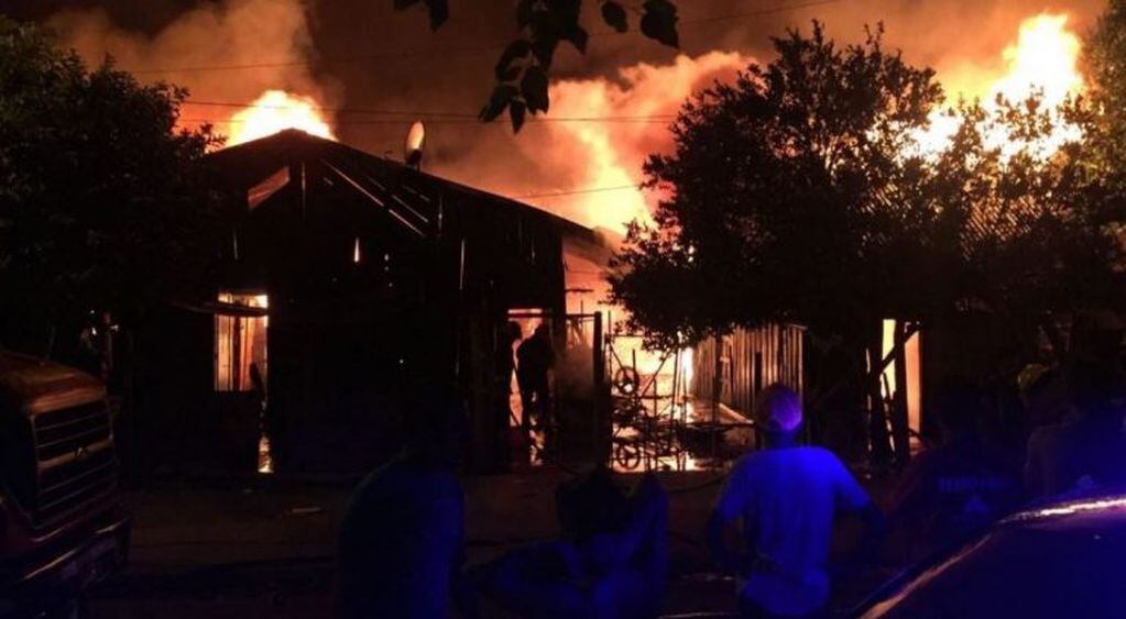 El incendio en la Chacra 100 dejó a doce familias sin hogar