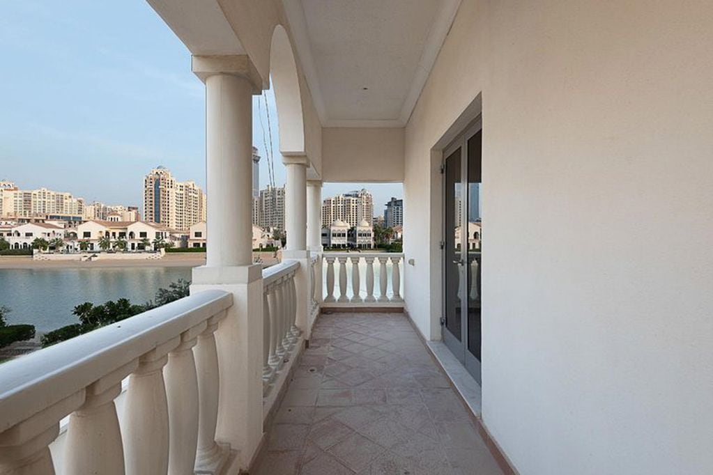 La casa se encuentra ubicada en una reconocida zona exclusiva en Dubai.