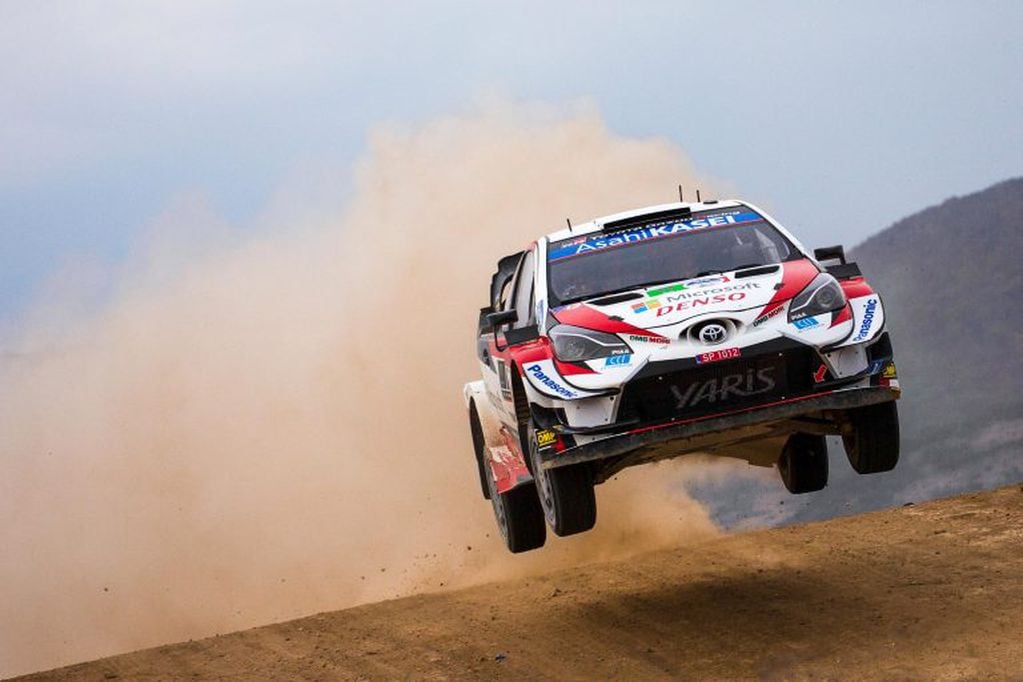 Ogier vuela con su Toyota Yaris WRC.