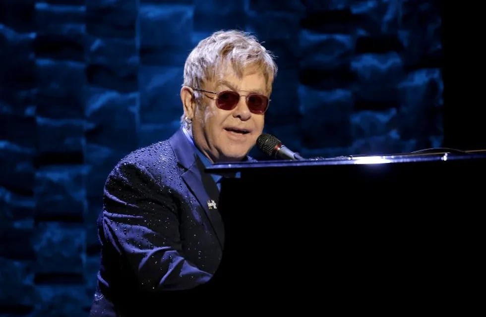 FILE PHOTO: Singer Elton John performs at the Hillary Victory Fund 