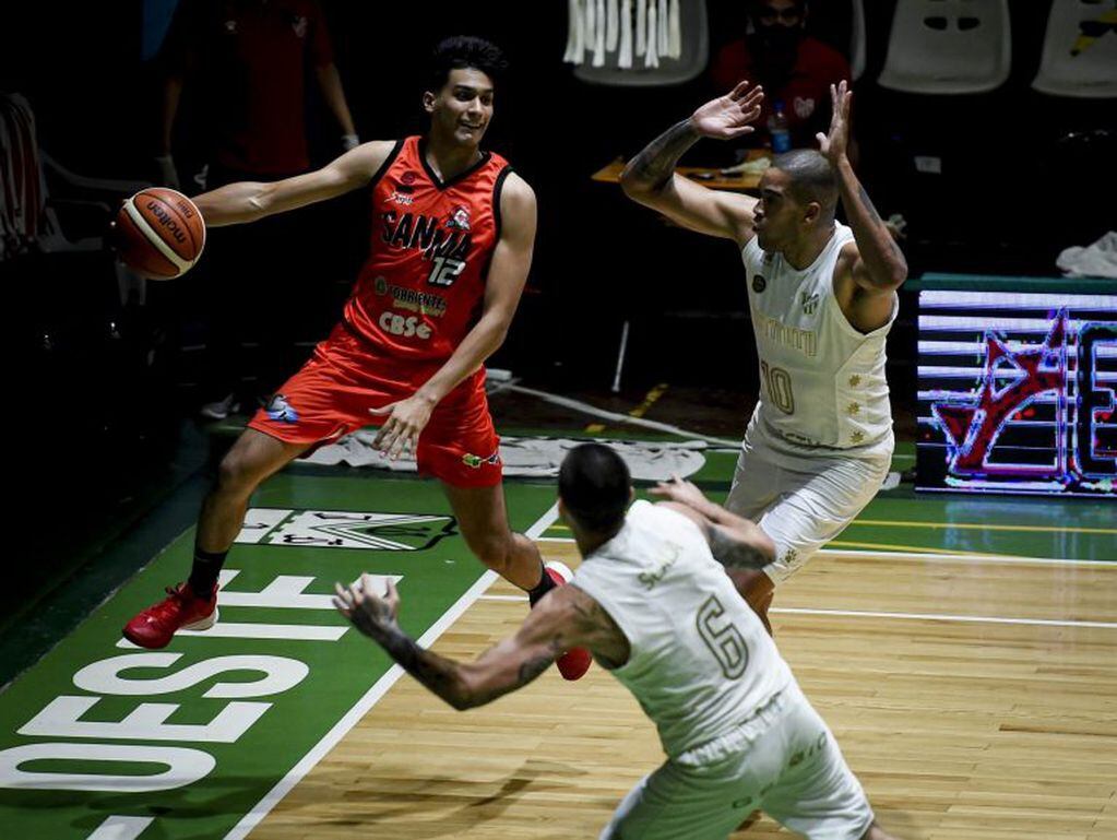 San Martín de Corrientes sigue invicto en la Liga Nacional.