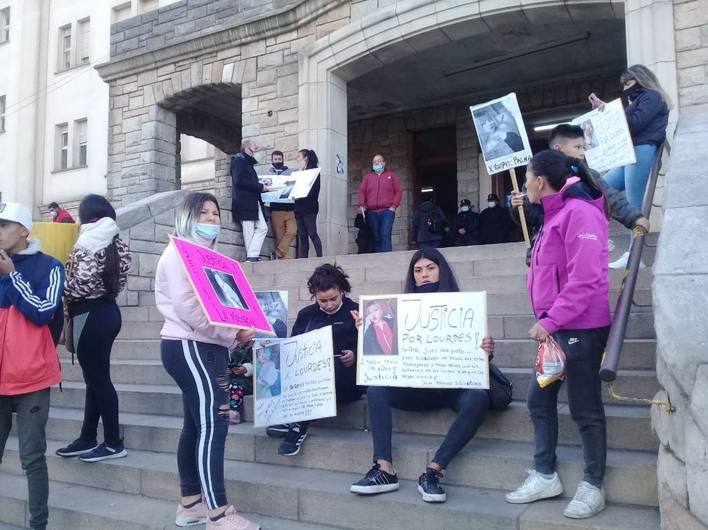 La joven de 19 años murió en enero de este año y desde el nosocomio habían afirmado que fue a causa de coronavirus pero la autopsia demostró que falleció por asfixia.