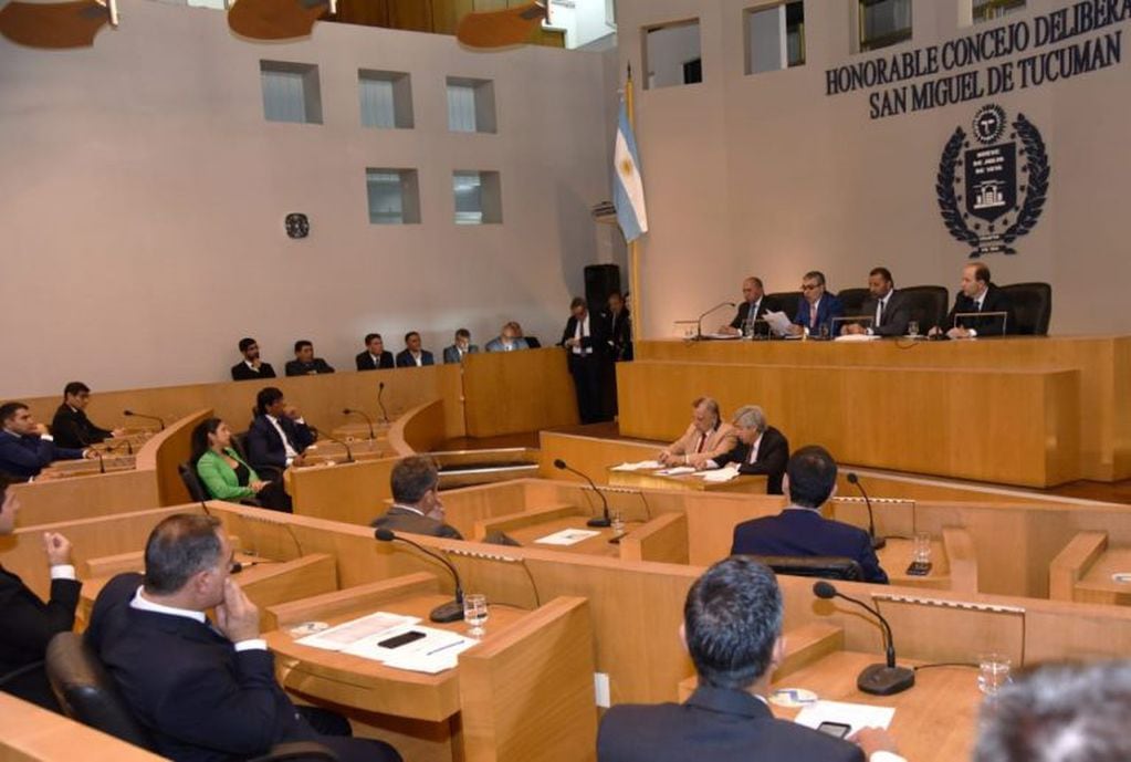 Alfaro inició el periodo de sesiones ordinaria ante los ediles y funcionarios. (Municipalidad de San Miguel de Tucumán)