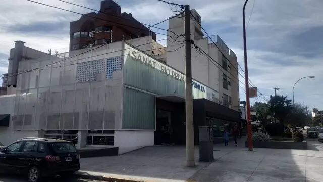 Le robaron todo del auto estacionado en la puerta del Sanatorio