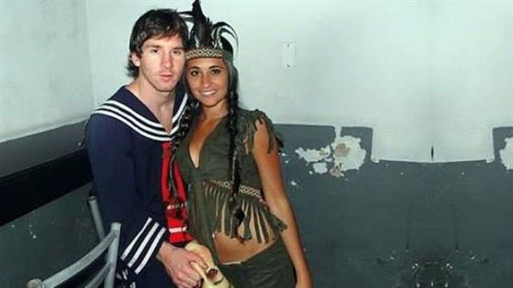 Antonela Roccuzzo y Lionel Messi, de jóvenes en una fiesta de disfraces