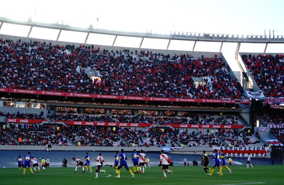 Ingresaron 20 mil personas más de las permitidas al Monumental.