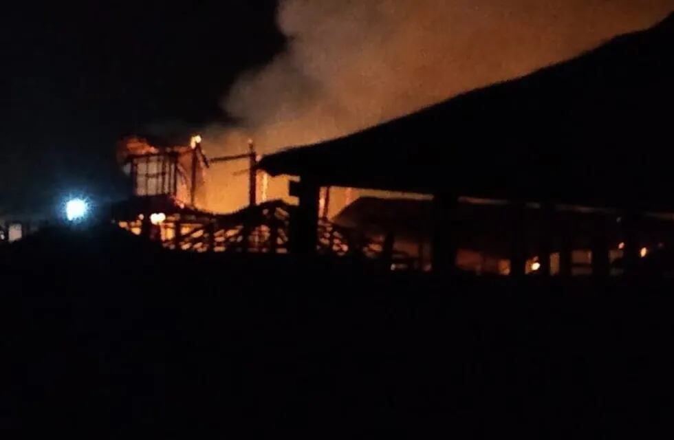 Un incendió destruyó el restaurante del balneario Costa Corvinas de Santa Clara (Foto: Web)