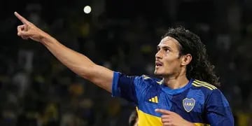 El cordobés que se llevó la camiseta de Cavani, goleador en la clasificación de Boca.