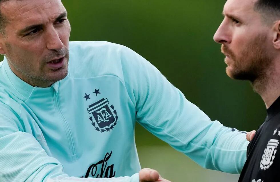 Lionel Messi y Lionel Scaloni se preparan para Qatar 2022.
